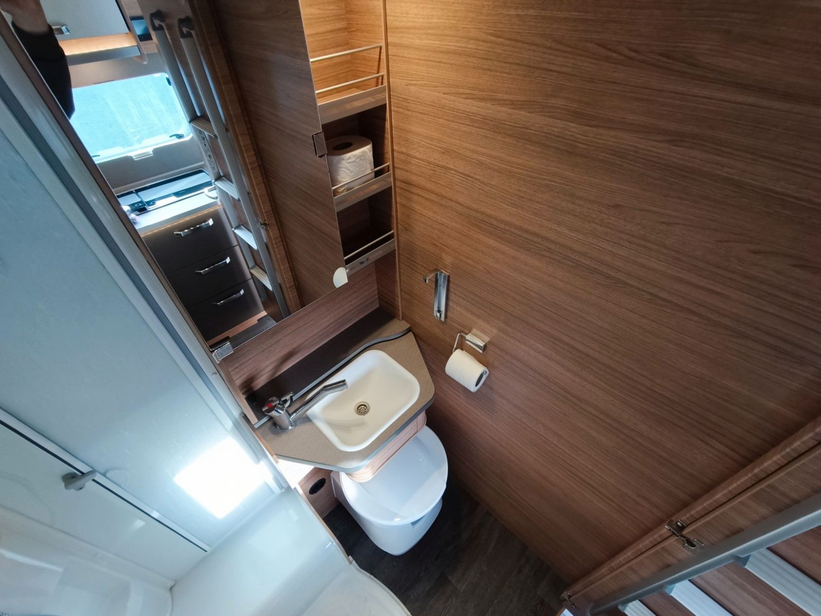 Fahrzeugabbildung Weinsberg CaraSuite 650 MEG Ford