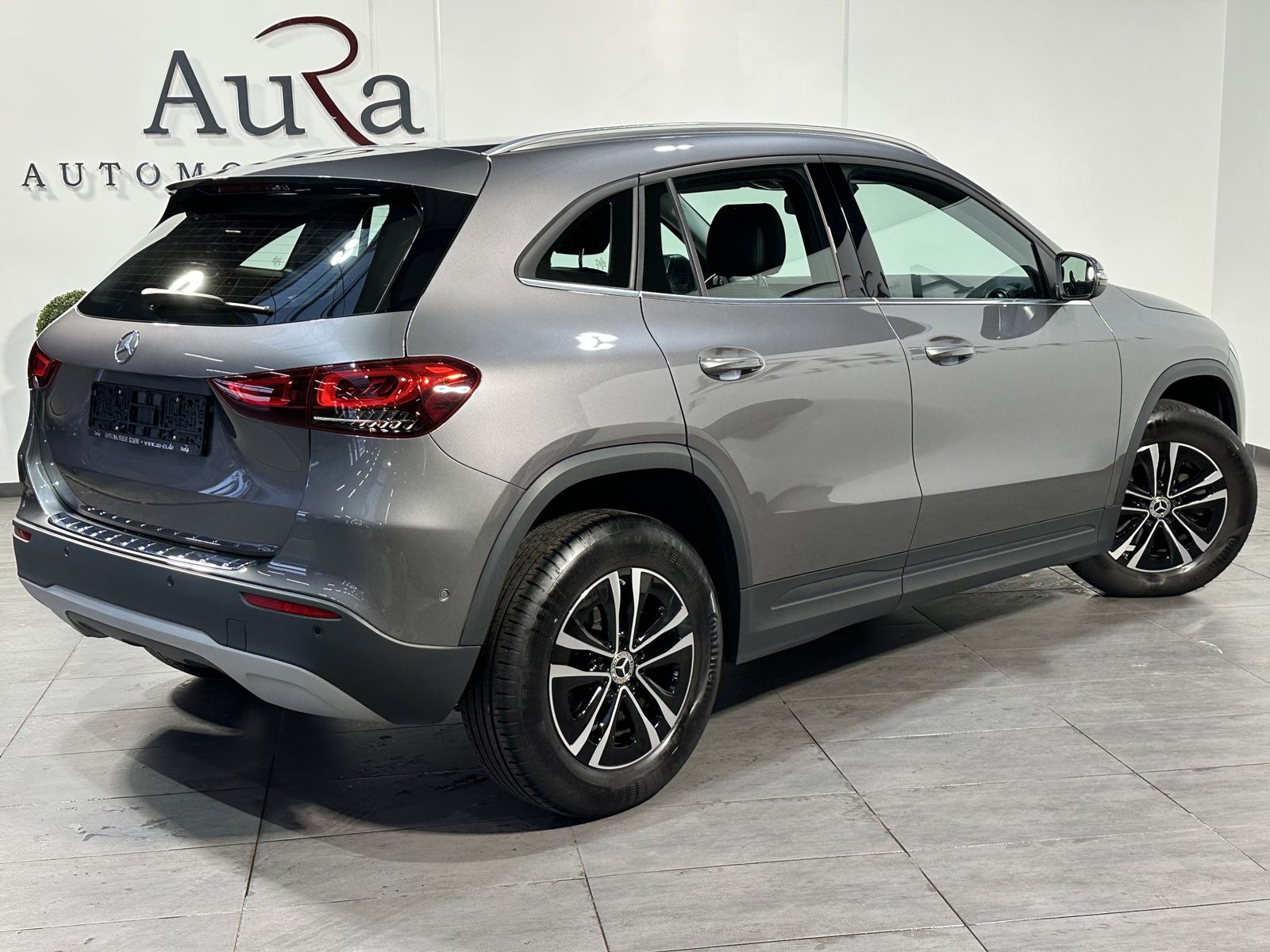 Fahrzeugabbildung Mercedes-Benz GLA 180d Style NAV+LED+WIDESCREEN+KAM+1HD+17ZOLL