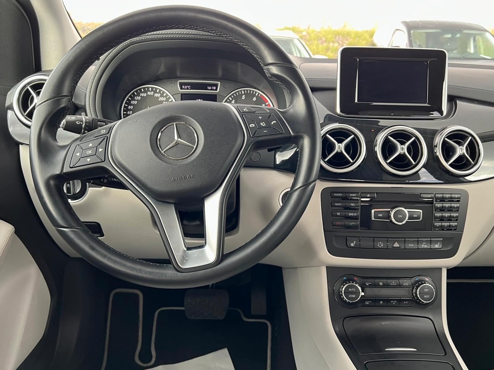 Mercedes-Benz B 180 NAVI/RFK/AHK/LEDER