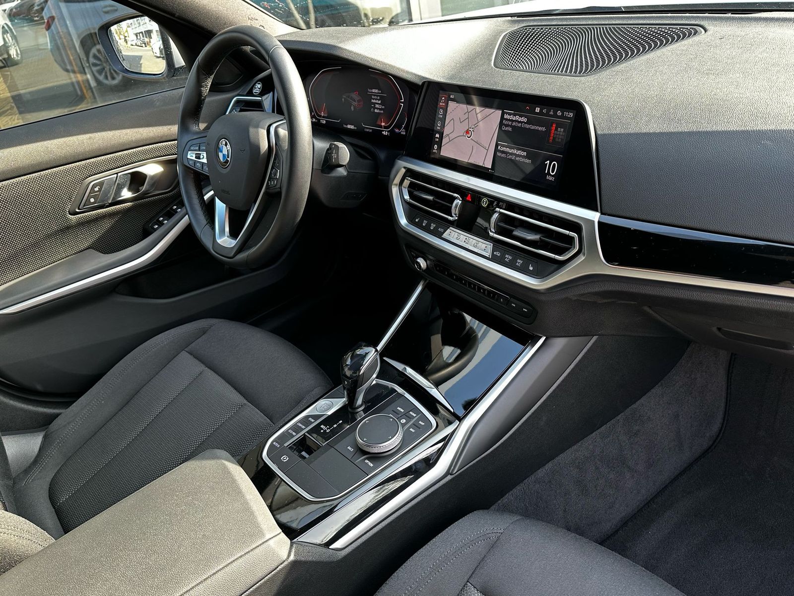 Fahrzeugabbildung BMW 318d Aut Advan Tou VIRTU+PROF+NAVI+SHZ+LED+PDC+M