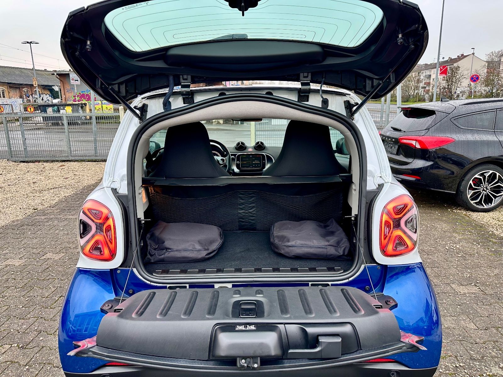 Fahrzeugabbildung Smart ForTwo Coupe EQ /LED/PDC/Kamera/Pano/CarPlay