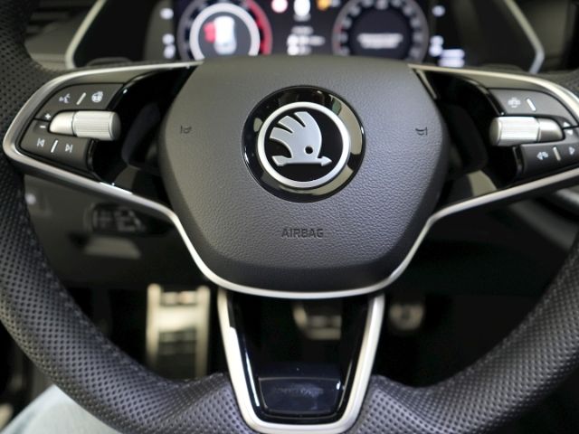 Octavia COMBI SPORTLINE TDI DSG+AHK+LED+NAVI+RÜC