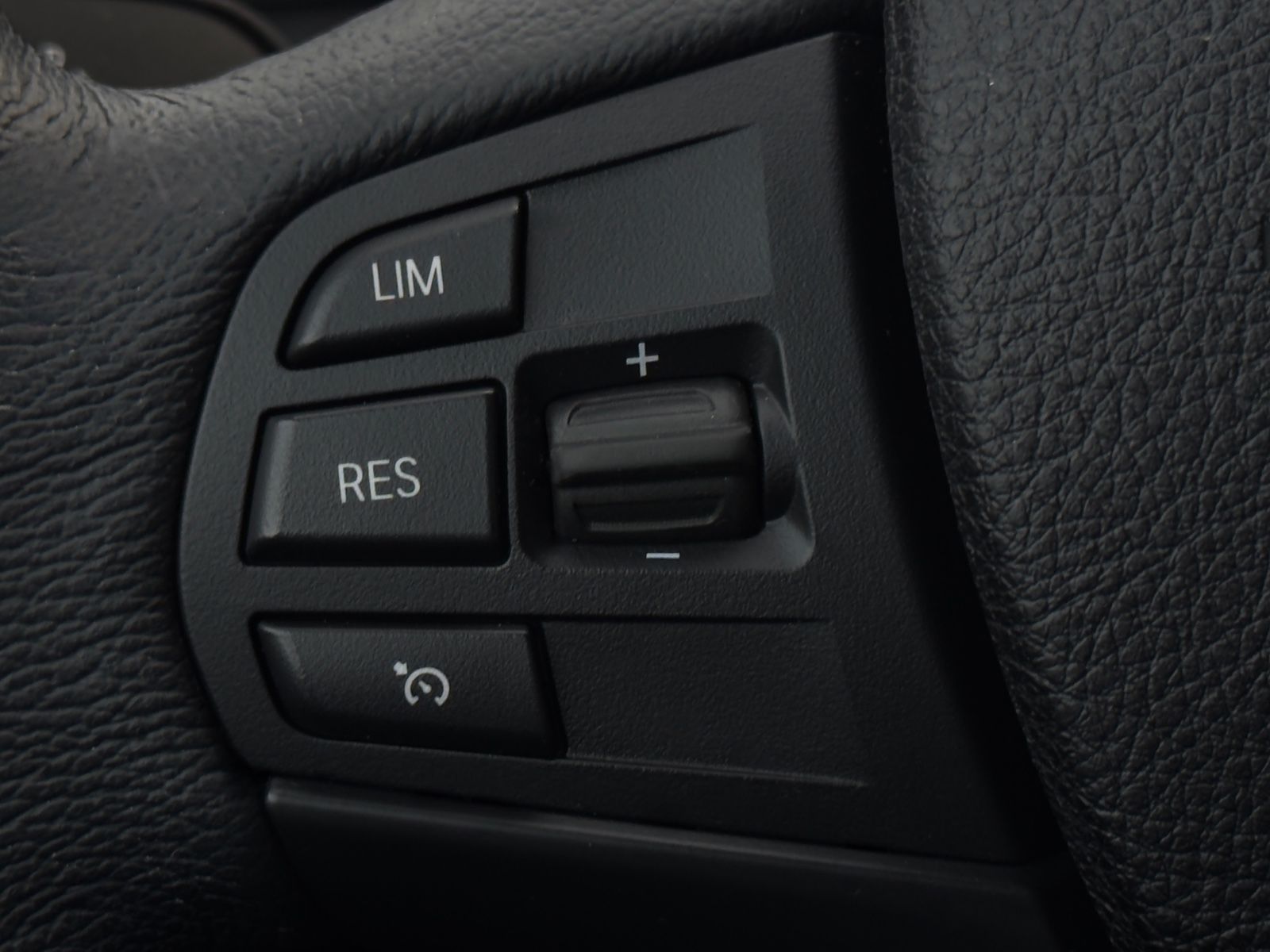 Fahrzeugabbildung BMW 118i Advantage SHZ PDC Temp. Lim. LED 2Z-Klima