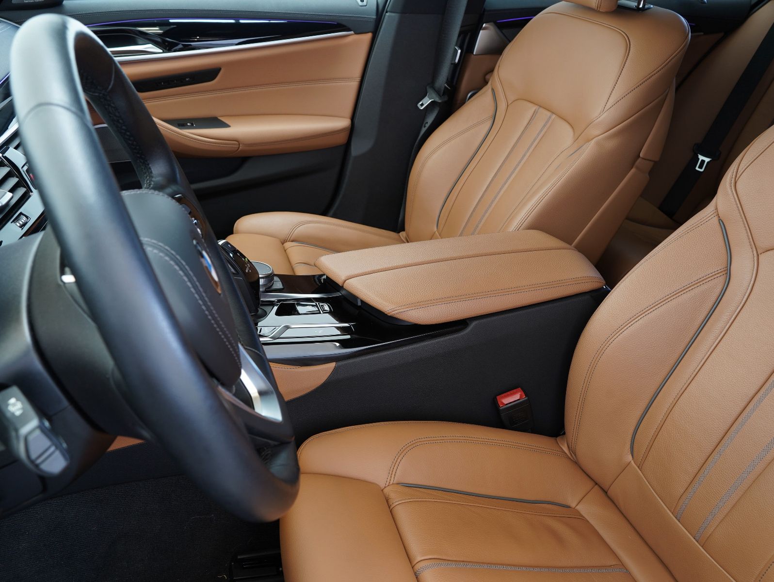 Fahrzeugabbildung BMW 520 i Touring  Luxury Line H&K/KAMERA/LM19"