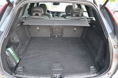 Fahrzeugabbildung Volvo XC60 B5 D AWD Autom. R-Design*STDHZG*PANO*H&K