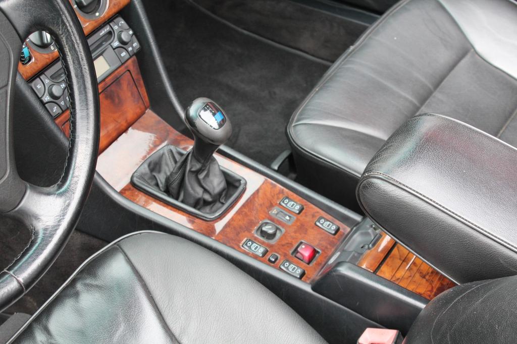 Mercedes-Benz CE 300