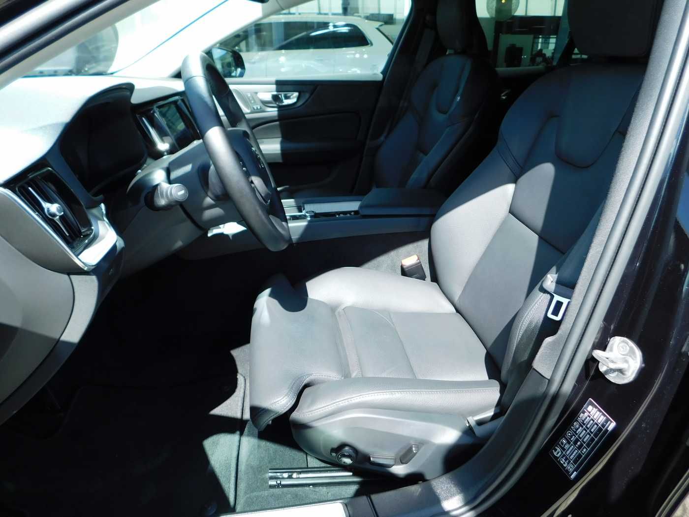 Fahrzeugabbildung Volvo V60 B4 B DKG Plus Dark