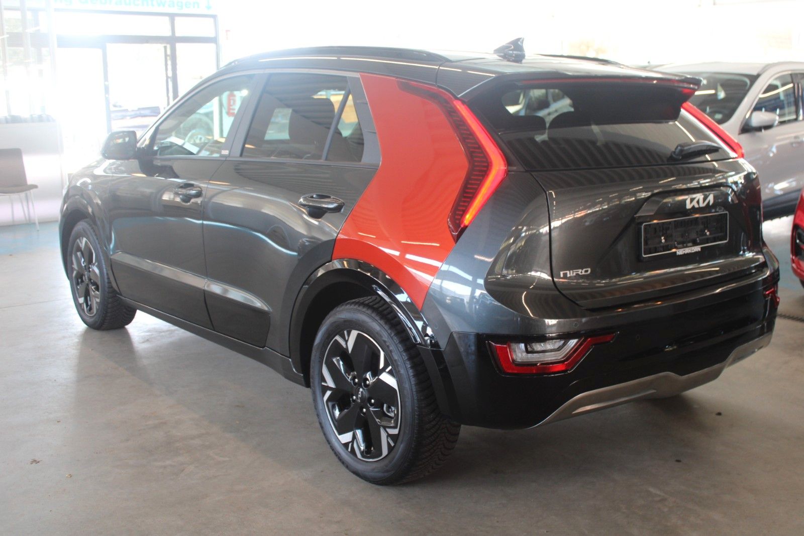 Fahrzeugabbildung Kia Niro EV Inspiration Ausparken Wärmepumpe 64 kWh