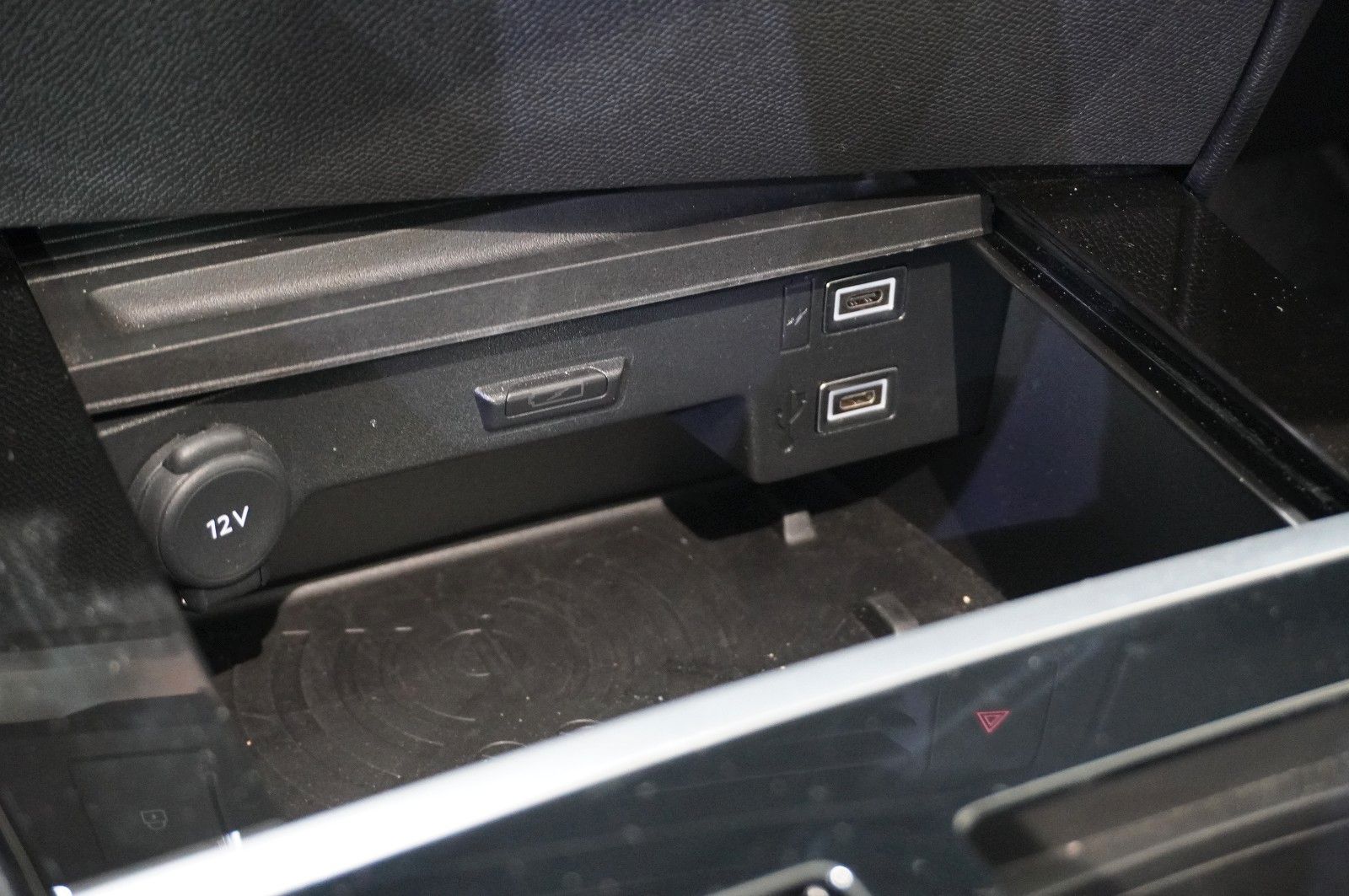 Fahrzeugabbildung Opel Astra L ST 1.2T ULTIMATE NAVI/LED/360°/HUD/AHK