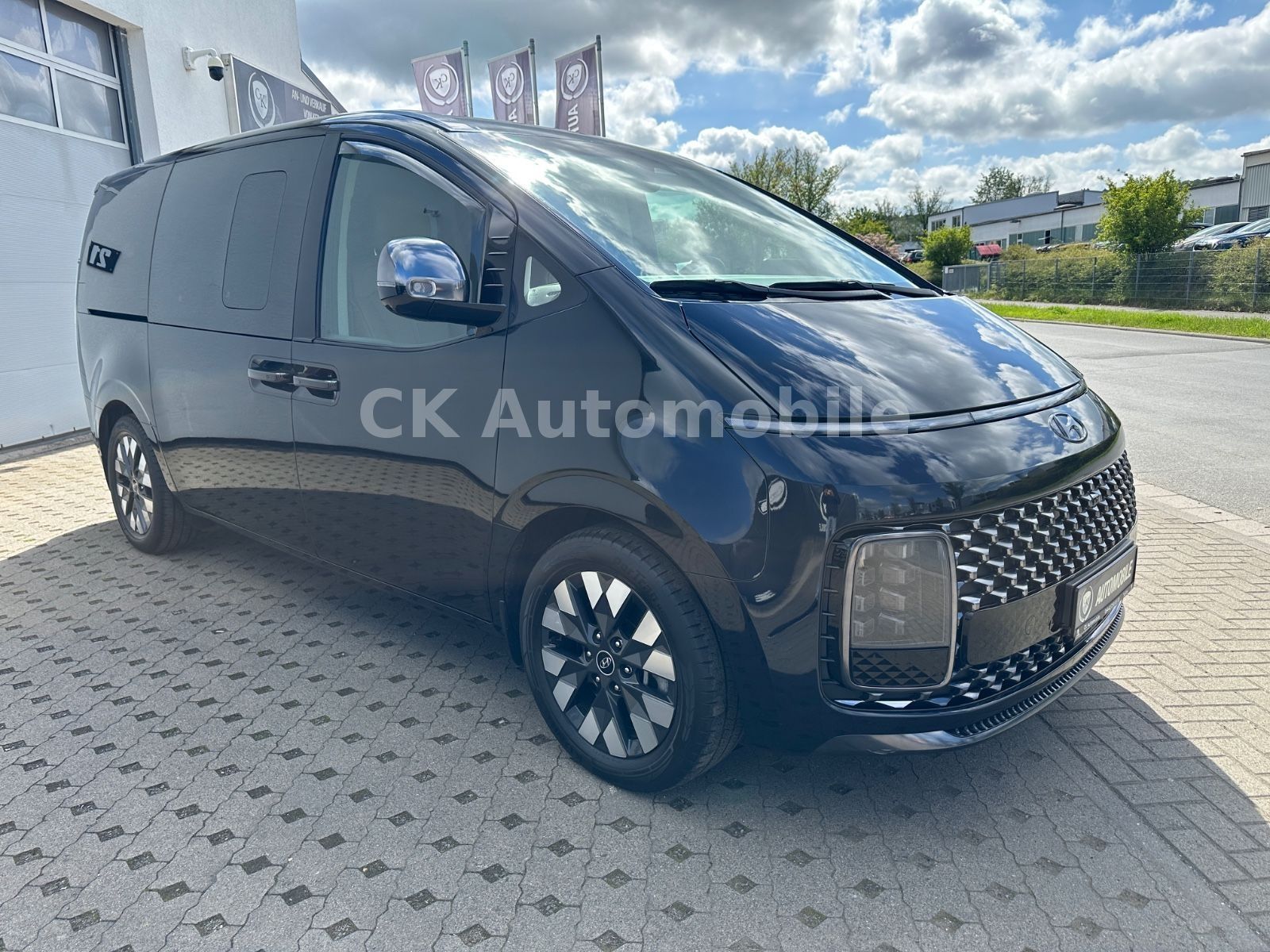 Fahrzeugabbildung Hyundai Staria Premium Signature 4WD/7Sitze/Navi/ACC/AHK