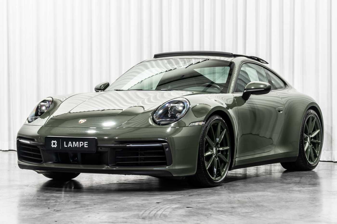 Porsche 992 .1 Carrera 2 Coupé PTS Black Olive Green Sch imagem 3
