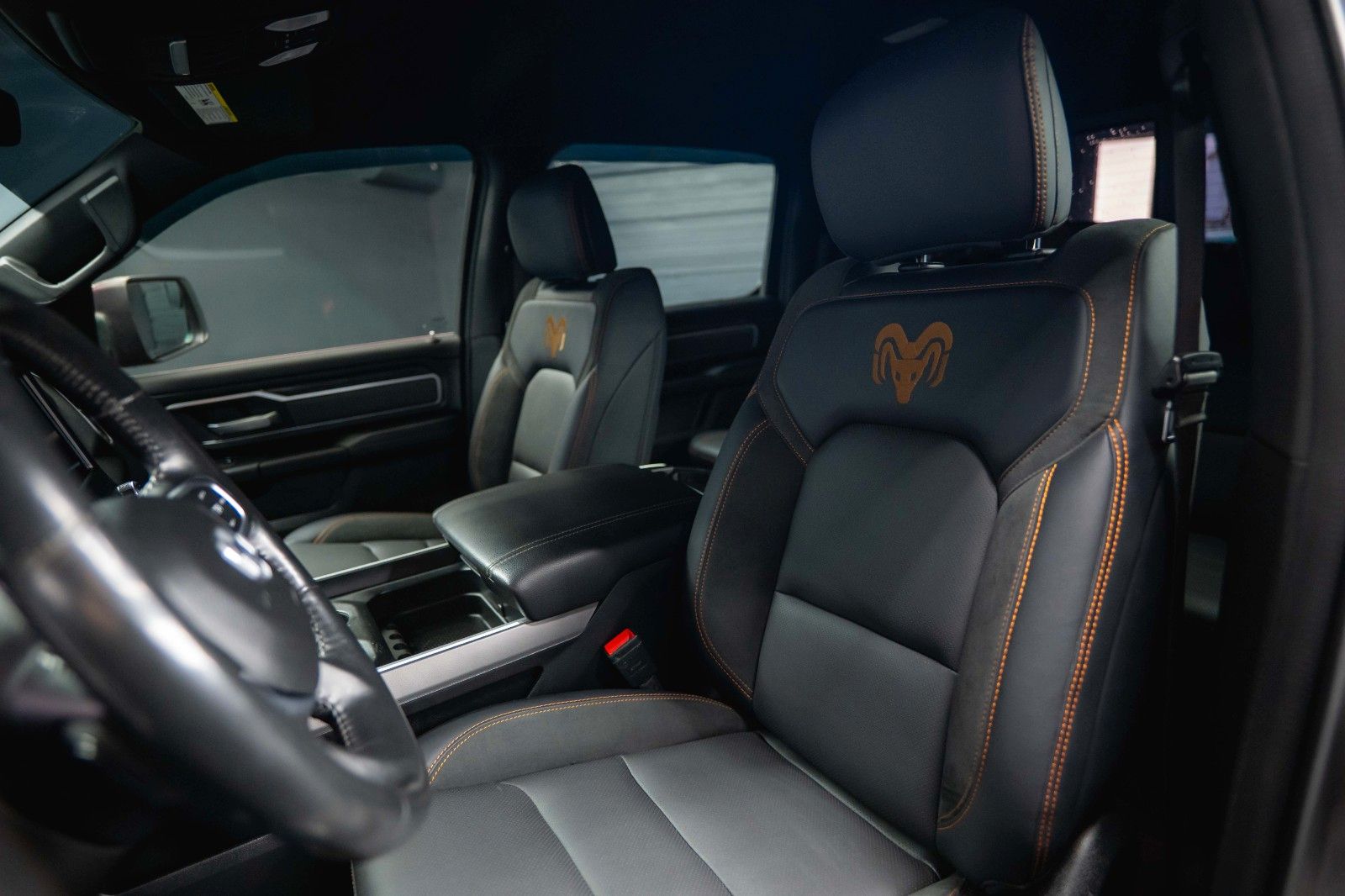 Fahrzeugabbildung Dodge RAM 5.7 V8 HEMI 4x4 OFFROAD Night PUNISHER 19%