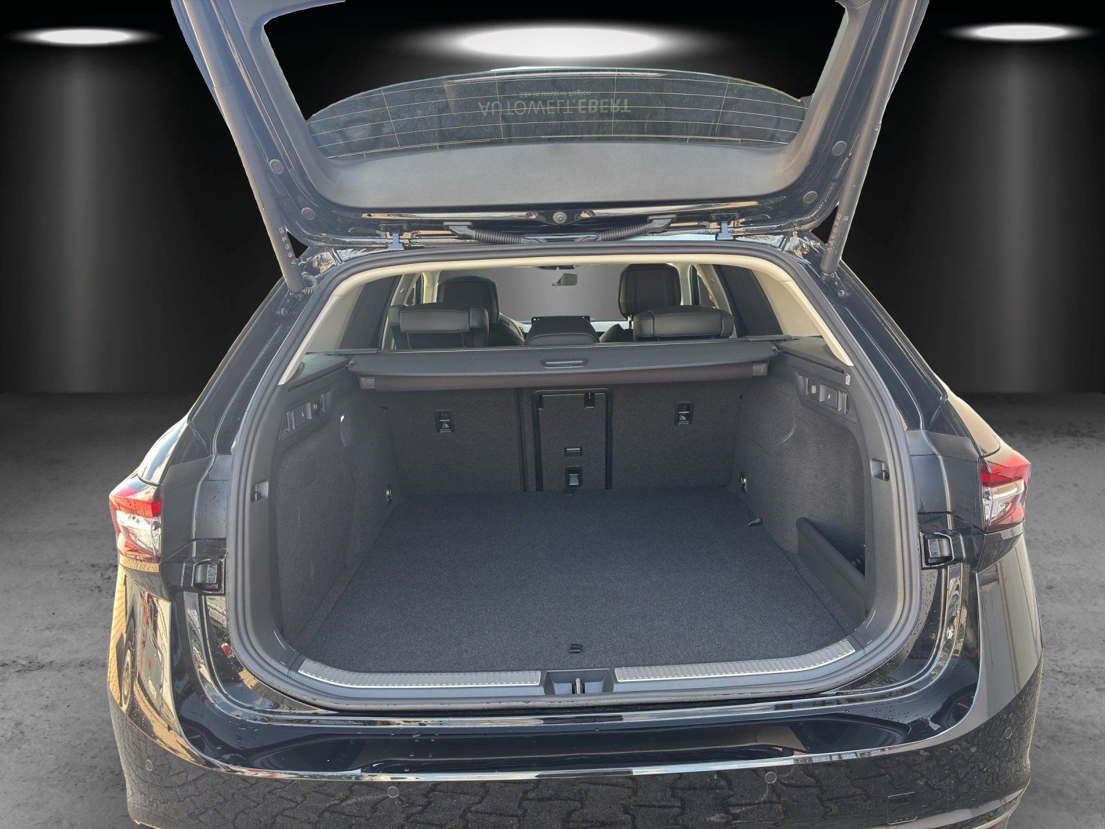 Fahrzeugabbildung SKODA Superb Combi L&K 1,5 TSI iV 150 kW DSG