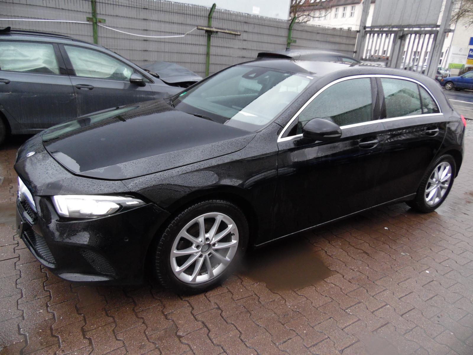 Mercedes-Benz A 180 7G-DCT Progressive Navi MBUX