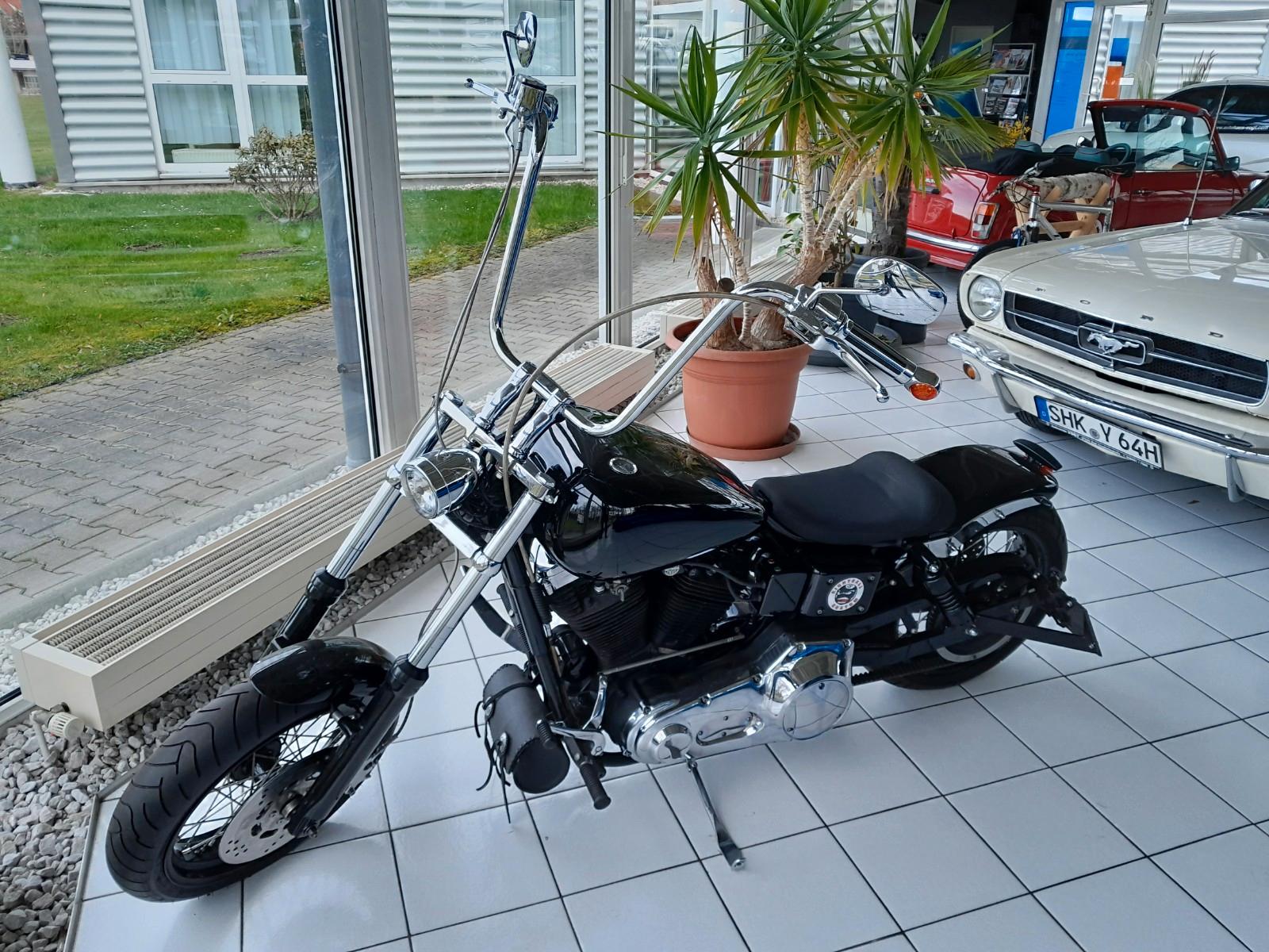 Harley-Davidson FXD Custom