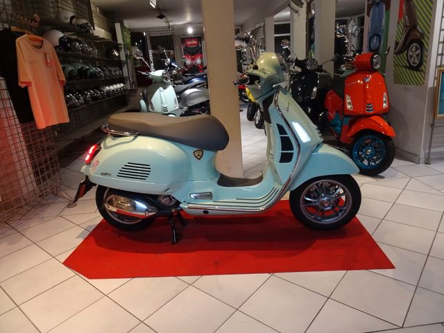 Vespa GTS 300 Classic-VORFÜHRER-