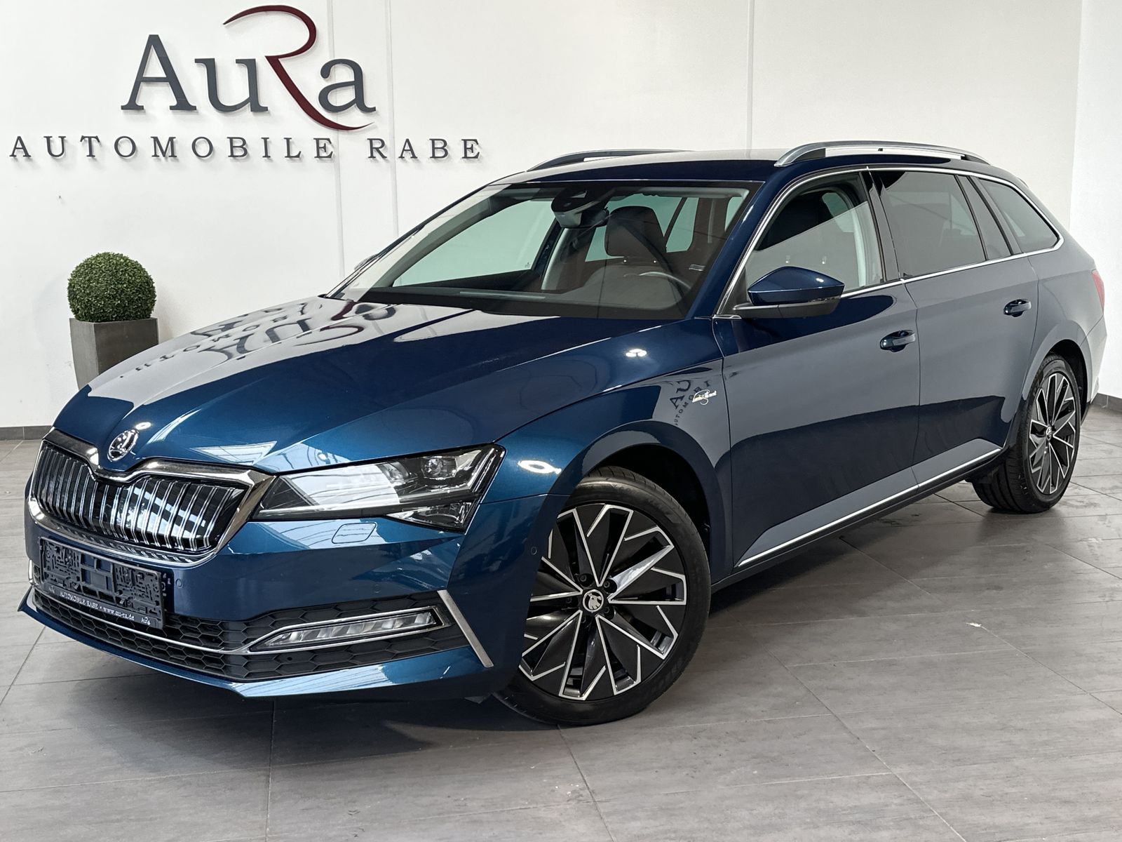 Fahrzeugabbildung SKODA Superb Combi 1.4 TSI iV DSG L&K NAV+LED+AHK+360°