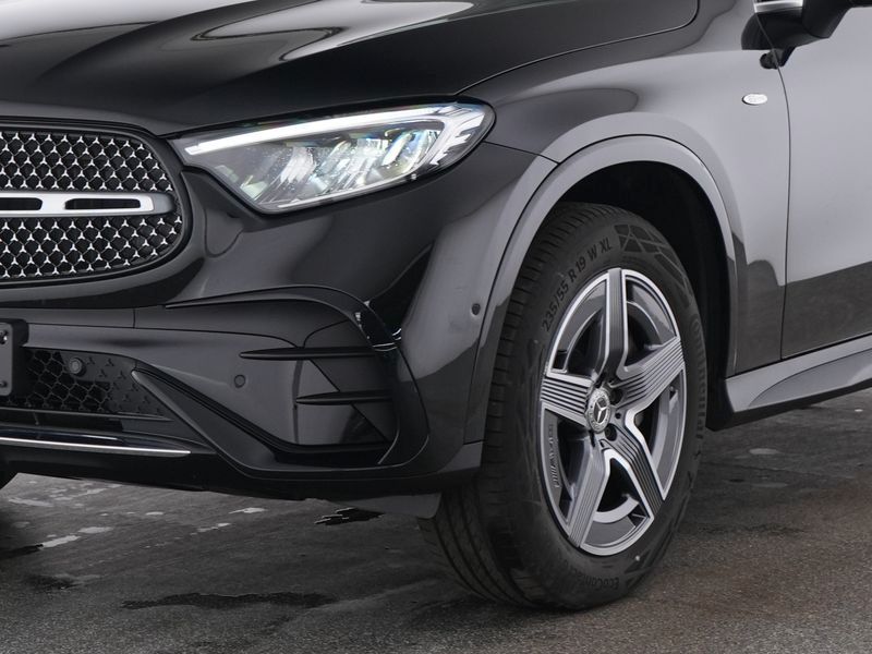 Fahrzeugabbildung Mercedes-Benz GLC 400 e 4M AMG AHK+Pano+FahrassPak+360°+Memory