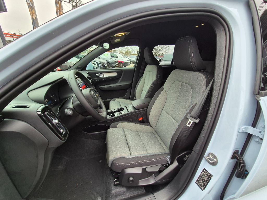 Fahrzeugabbildung Volvo XC40 B3 B DKG Core+BusinessPak+Allwetter+SOFORT