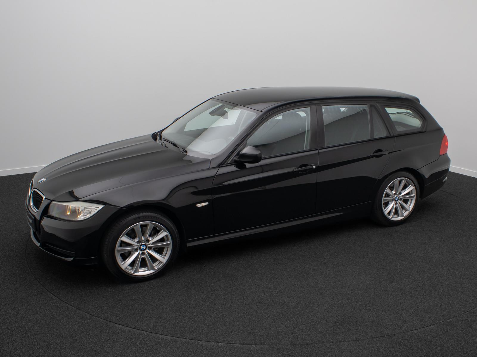 BMW 318 2012 — photo 12