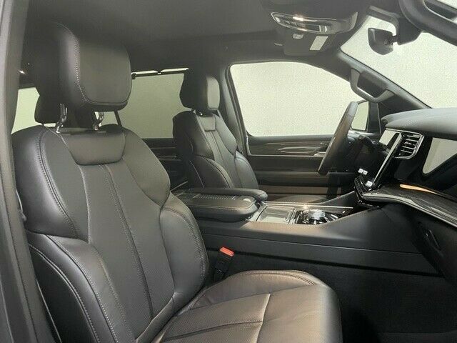 Fahrzeugabbildung Jeep WAGONEER SERIES III 5.7L-V8 ETORQUE-LUFTFEDERUNG