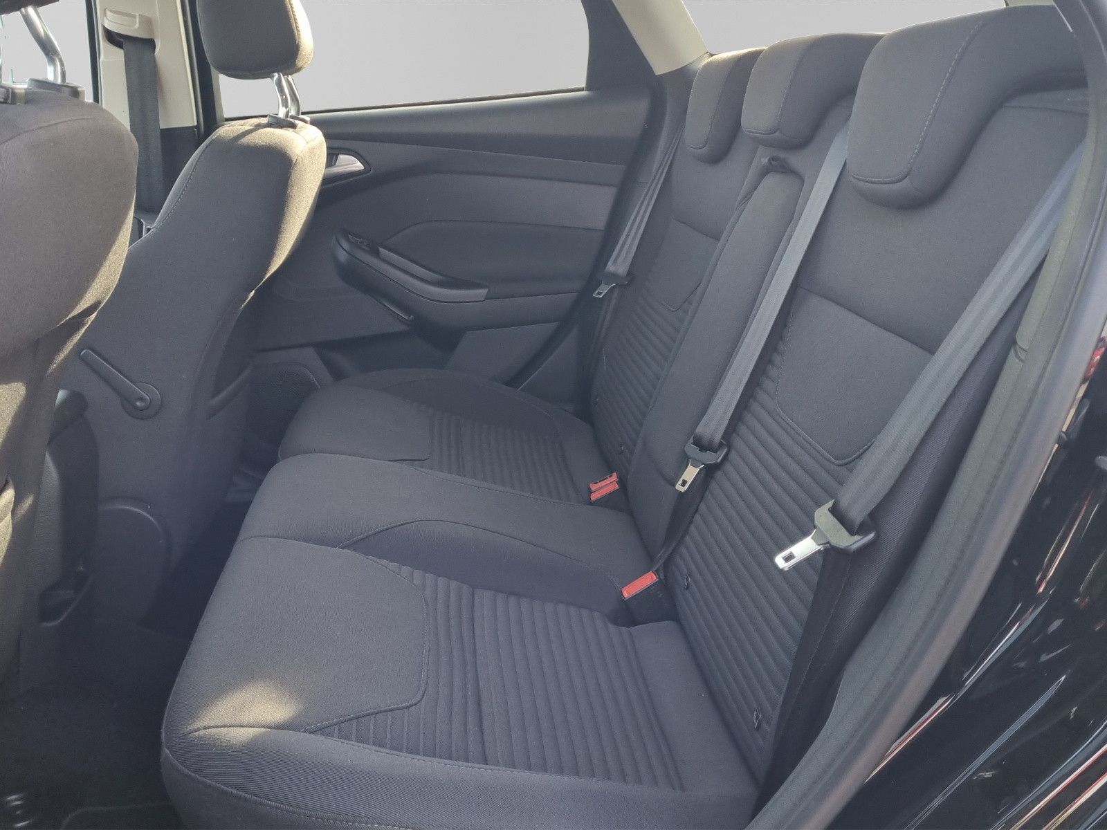 Fahrzeugabbildung Ford Focus Turnier Titanium 1,0 Navi GRA PDC
