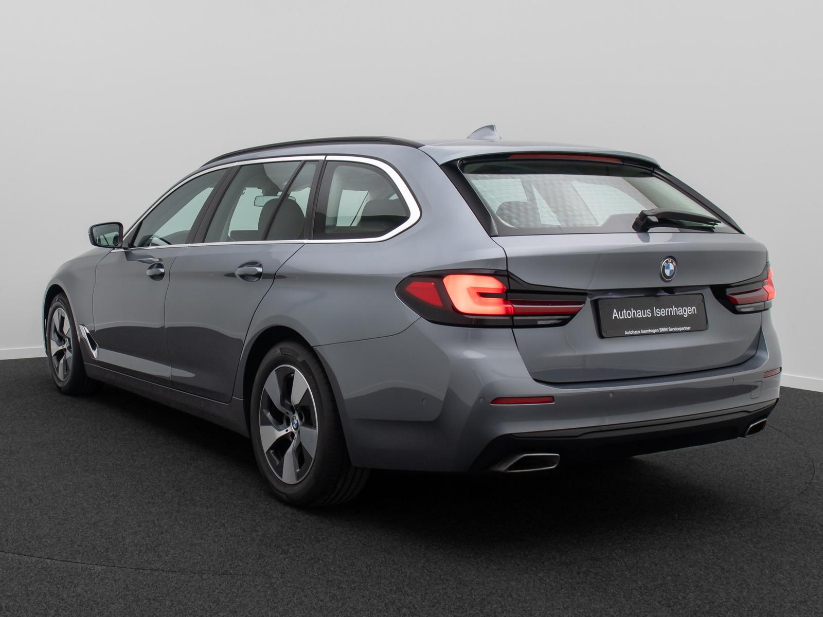 BMW 520d Kamera HUD Alarm Panorama DAB Leder Sport