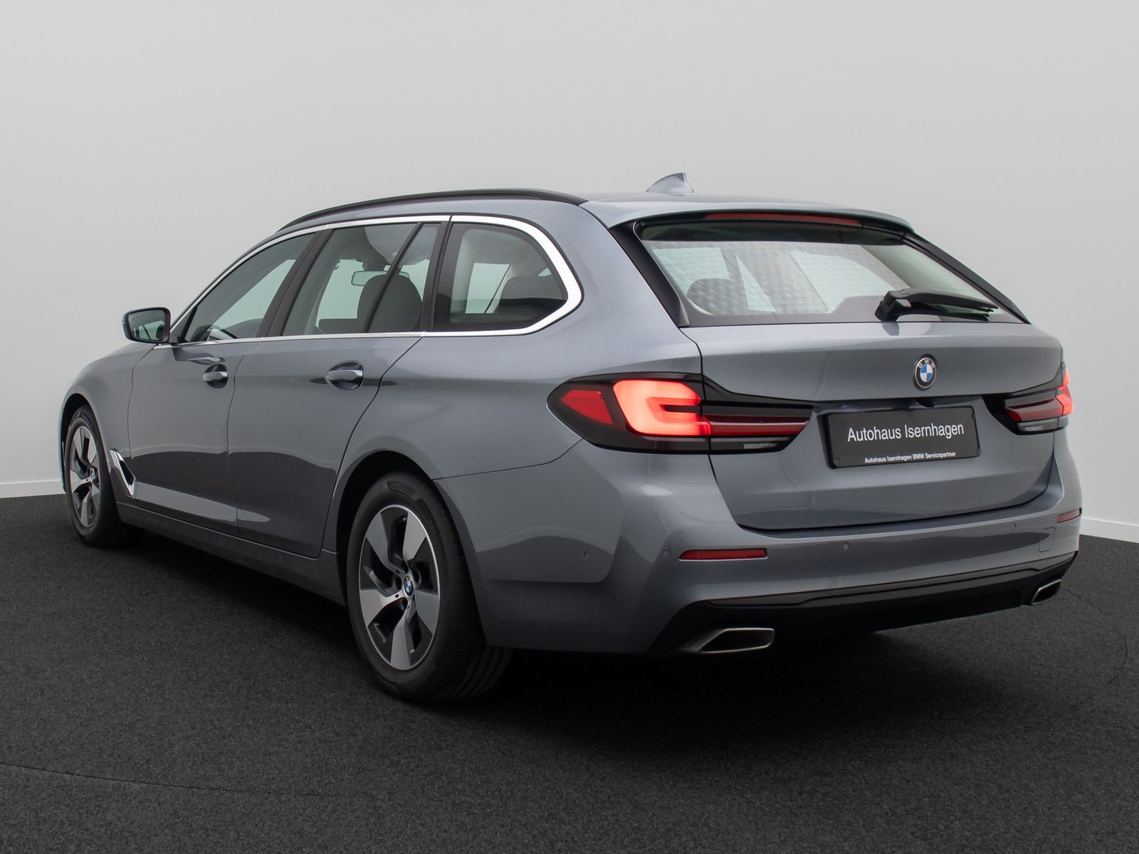Fahrzeugabbildung BMW 520d Kamera HUD Alarm Panorama DAB Leder Sport