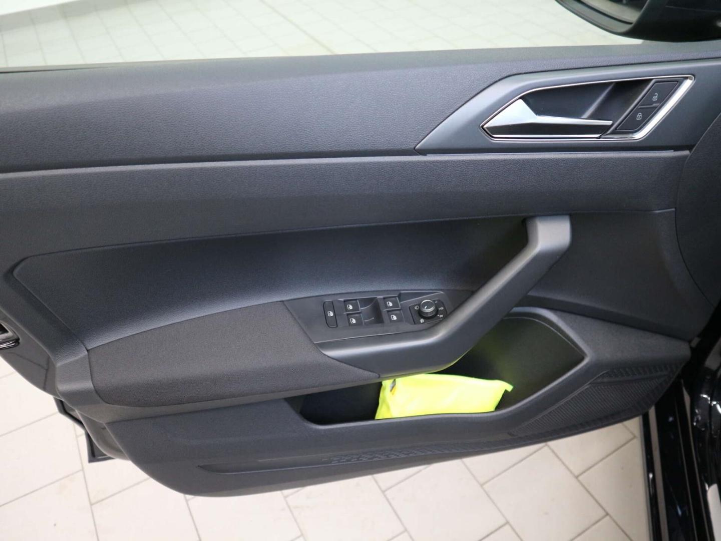 Volkswagen Taigo 1.0 TSI R-Line Black Style DSG AHK/Matrix, миниатюра 7