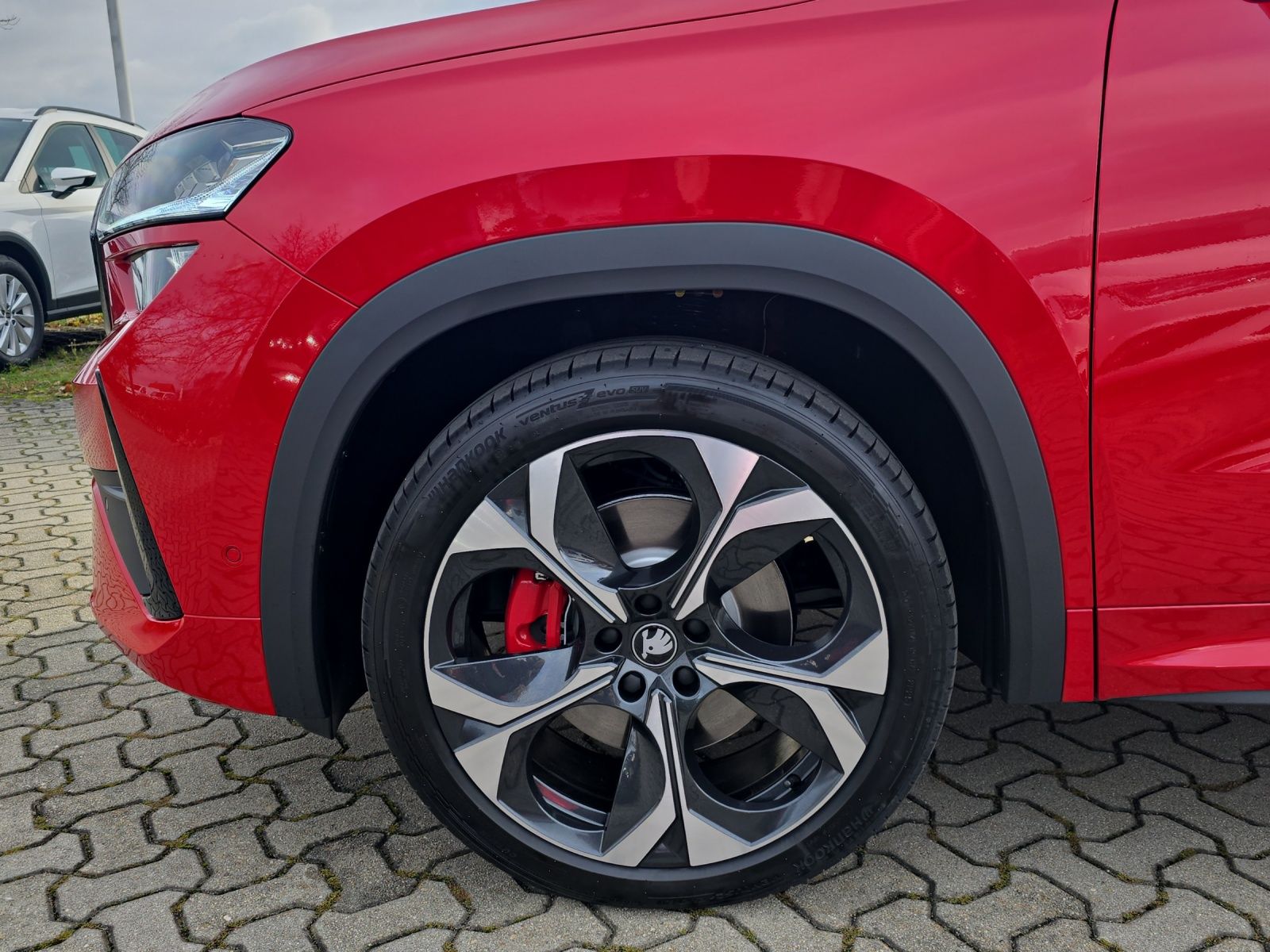 Fahrzeugabbildung SKODA Kodiaq RS 2.0 TSI 195 kW 4x4 MATRIX AREA AHK HEA
