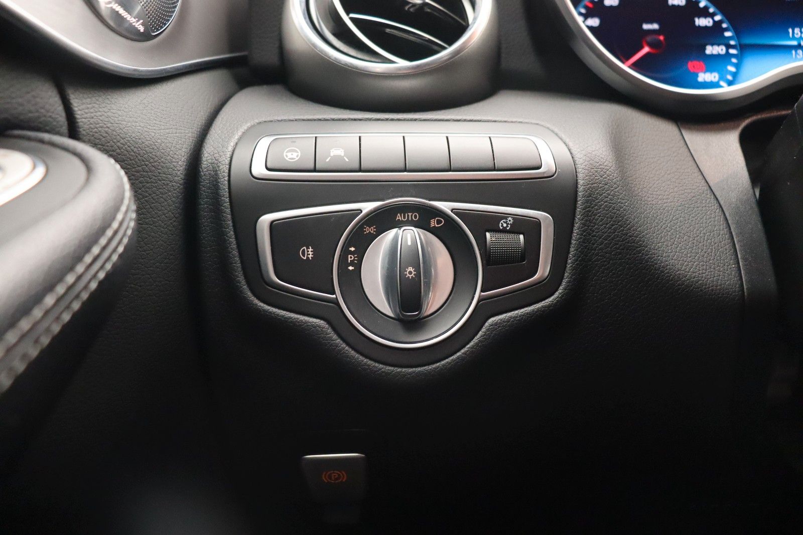 Fahrzeugabbildung Mercedes-Benz C 220d T-Modell 4Matic AMG-Line Night-Paket