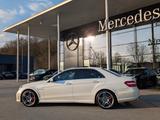 Mercedes-Benz E 63 AMG PERF.  PANO. HK. MB-HISTORIE. WIE NEW - Mercedes-Benz E 63 AMG mit Benzin-Antrieb: Alcantara, mit Navigationssystem, Limousine