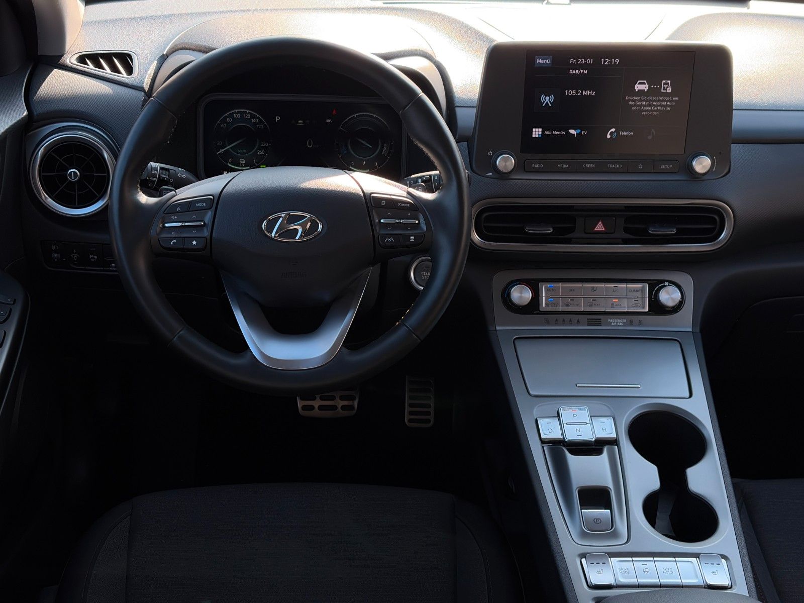 Fahrzeugabbildung Hyundai Kona Select Elektro ACC LKAS PDC CAM SHZ CarPlay