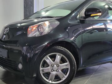 Toyota IQ - 9