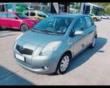 Toyota Yaris Yaris 5p 1.3 Luna - Toyota Yaris Luna mit Benzin-Antrieb