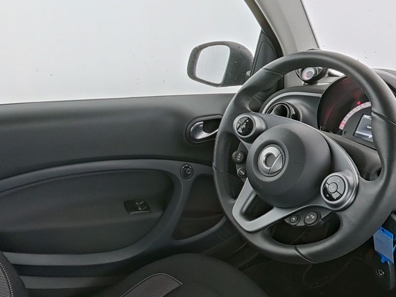 Fahrzeugabbildung Smart smart EQ fortwo EXCLUSIVE*22kW*JBL*Kam*LED*Pano*