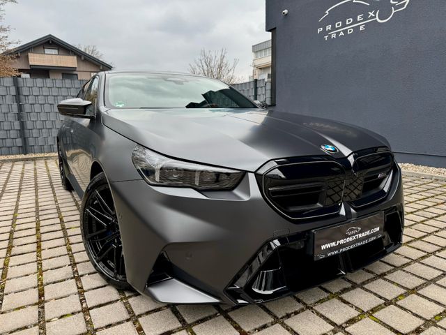 BMW M5  xDrive Matt *FullCarbon*B&W*M DRIVE PROFESSI