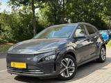 Hyundai E-Kona Trend 64kWh|Garantie07/2029|SOH98%|11kW - mit Elektro-Antrieb: Geländewagen, Garantie