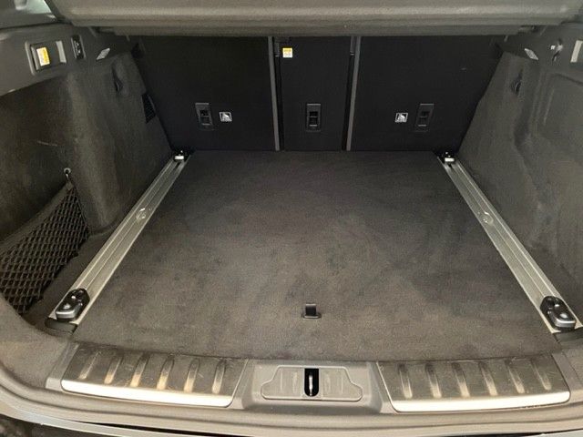 Fahrzeugabbildung Jaguar F-PACE P550 SVR AWD Panoramadach AHK elk. & 22"