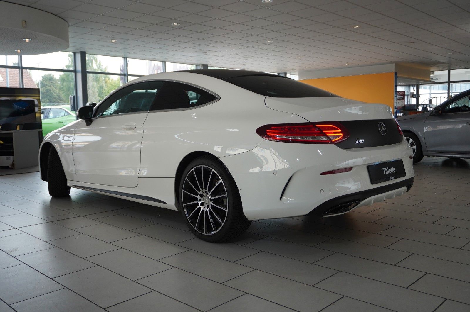 Fahrzeugabbildung Mercedes-Benz C 180 COUPE SPORT NAVI/LED/KAMERA/SPORT/SHZ/AMG