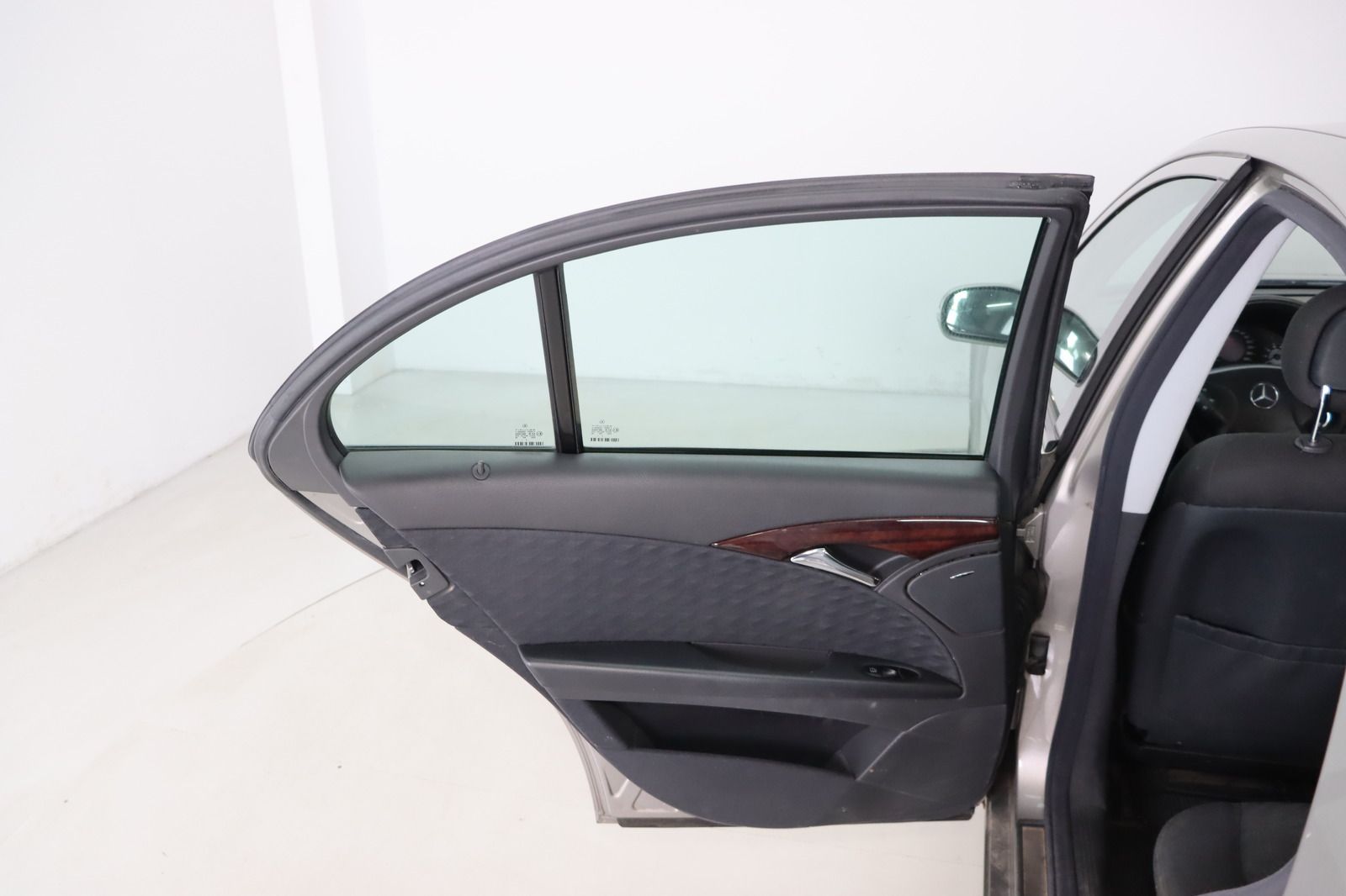 Fahrzeugabbildung Mercedes-Benz E 200 KOMPRESSOR Automatik * Klimaautom. *