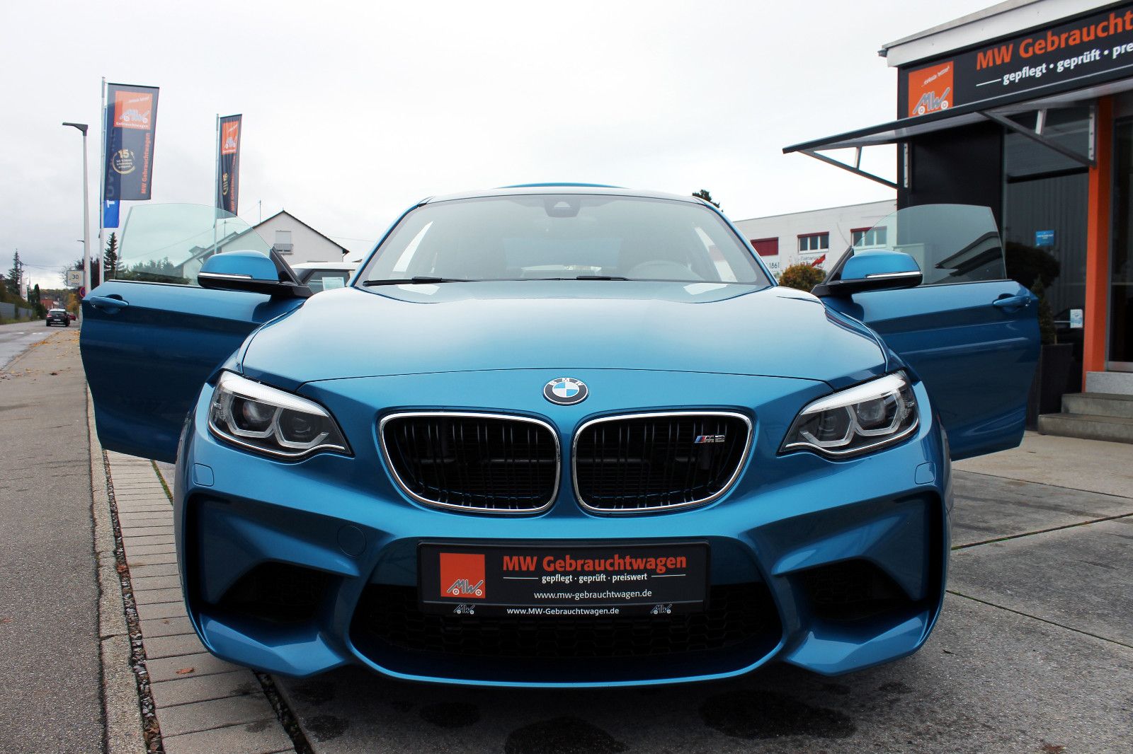Fahrzeugabbildung BMW M2 Coupé DKG Carbon Dach PDC KAM TEMP H&K LED