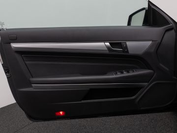 Fahrzeugabbildung Mercedes-Benz E 200 Cabrio LED Sitzhzg Navi PDC Tempomat Leder