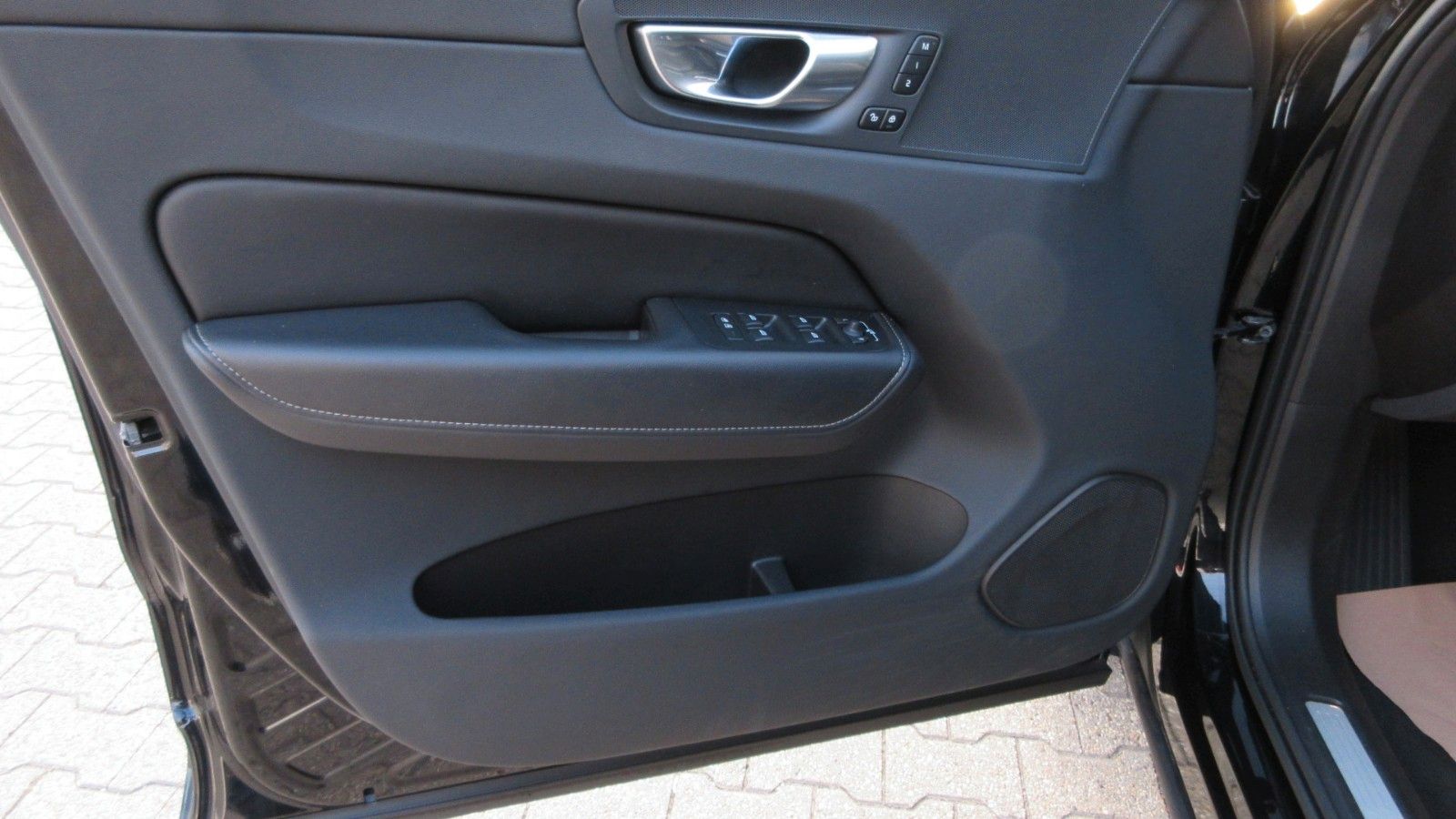 Fahrzeugabbildung Volvo XC 60 B4 Plus Bright 2WD