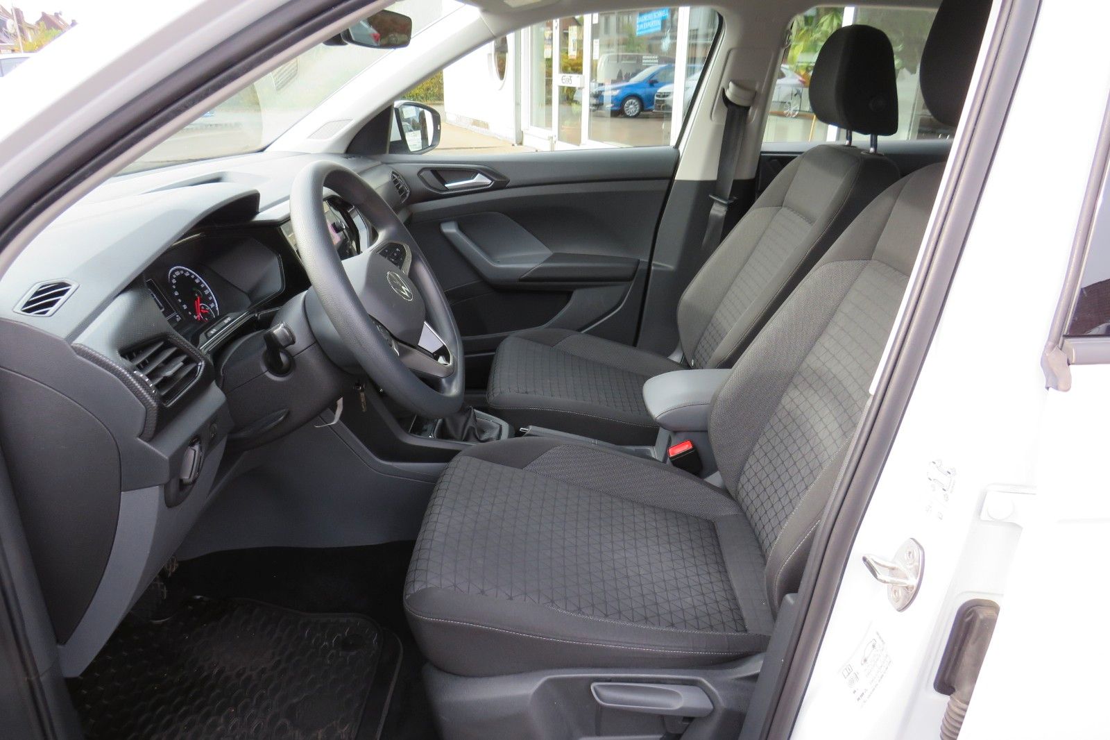 Fahrzeugabbildung Volkswagen T-Cross Life DSG PDC TELVOR SITZH. 1H.