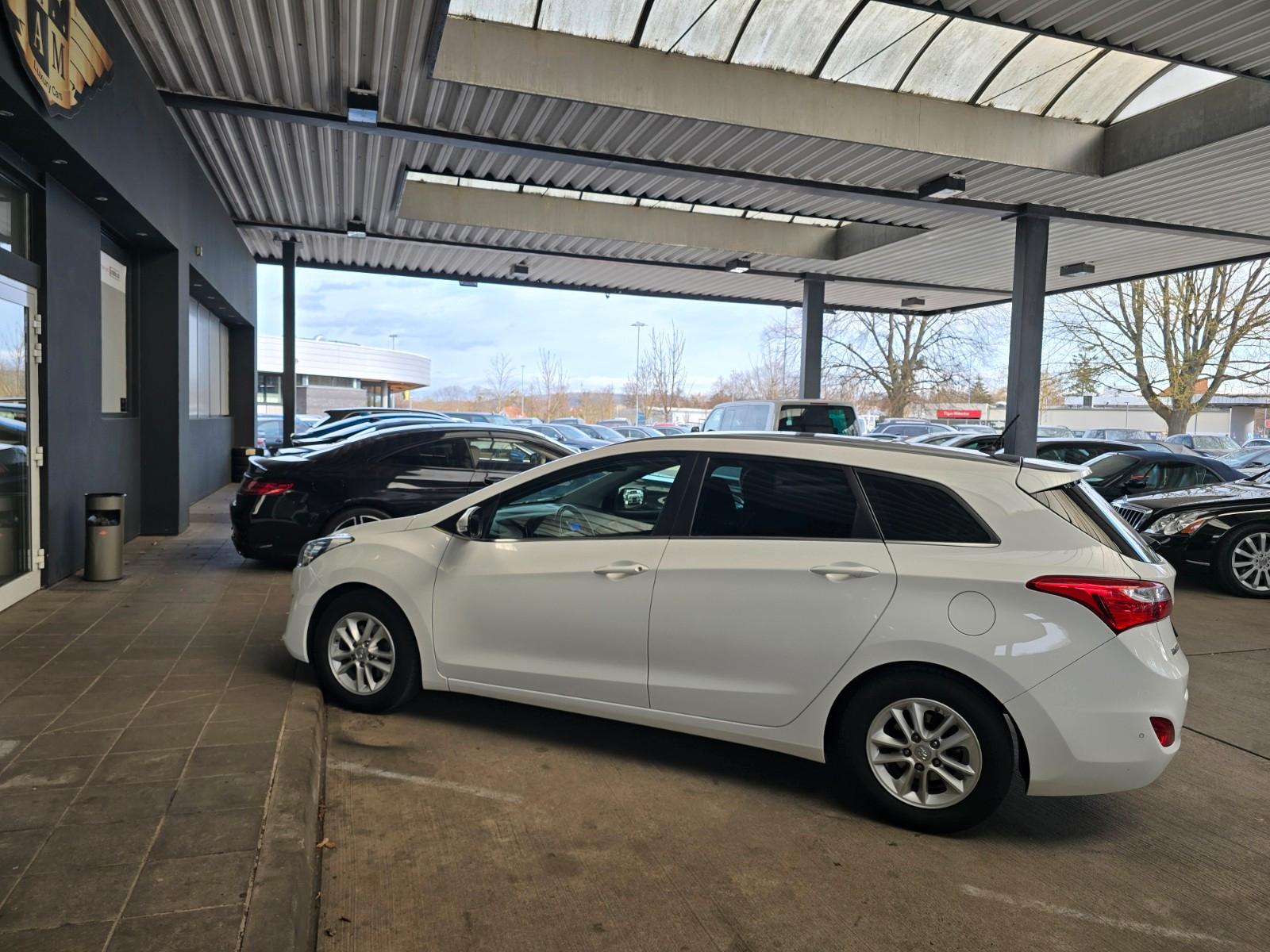 Hyundai i30 Kombi 1.6 GDi blue Passion Automatik Park/LM