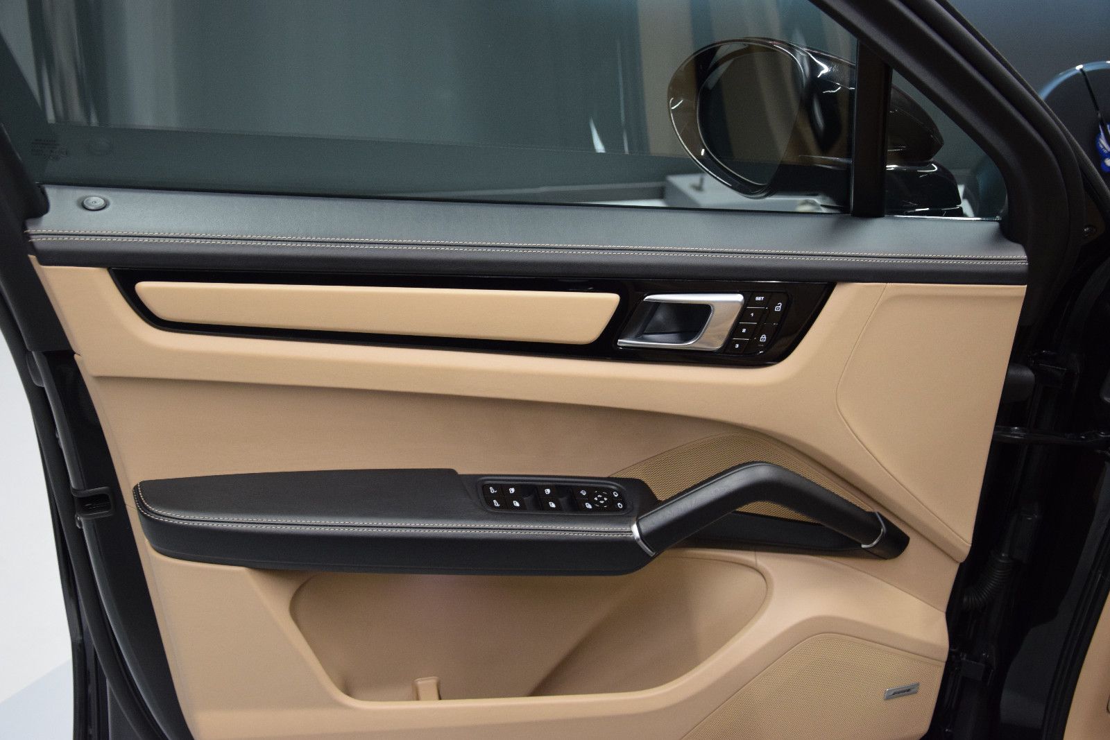 Fahrzeugabbildung Porsche Cayenne S Pano ACC Chrono BOSE HuD Memory 360°