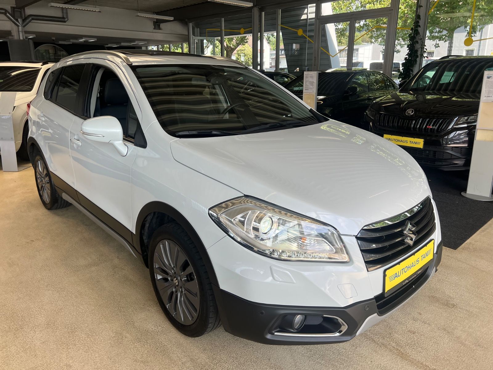 Fahrzeugabbildung Suzuki SX4 S-Cross Comfort+ 4x4 *PANO*LEDER*