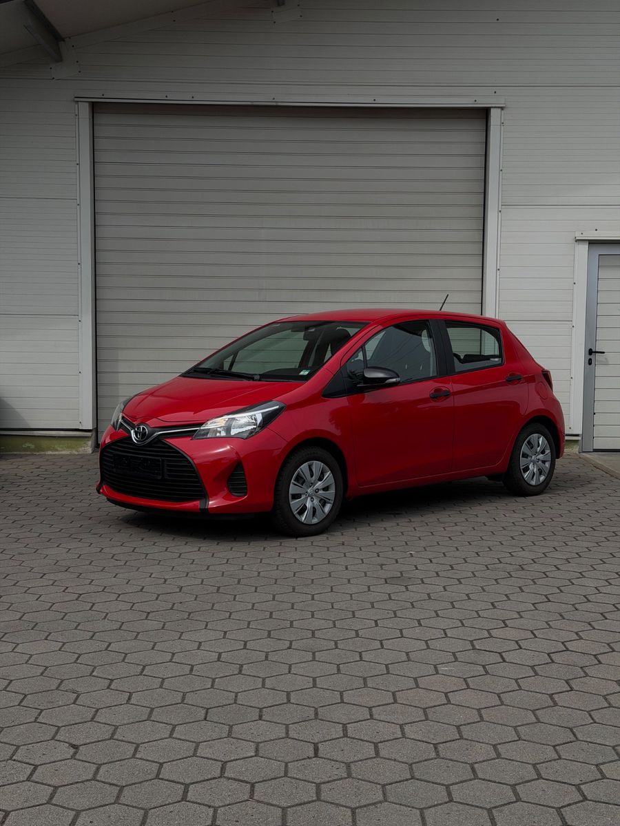 TOYOTA Yaris
