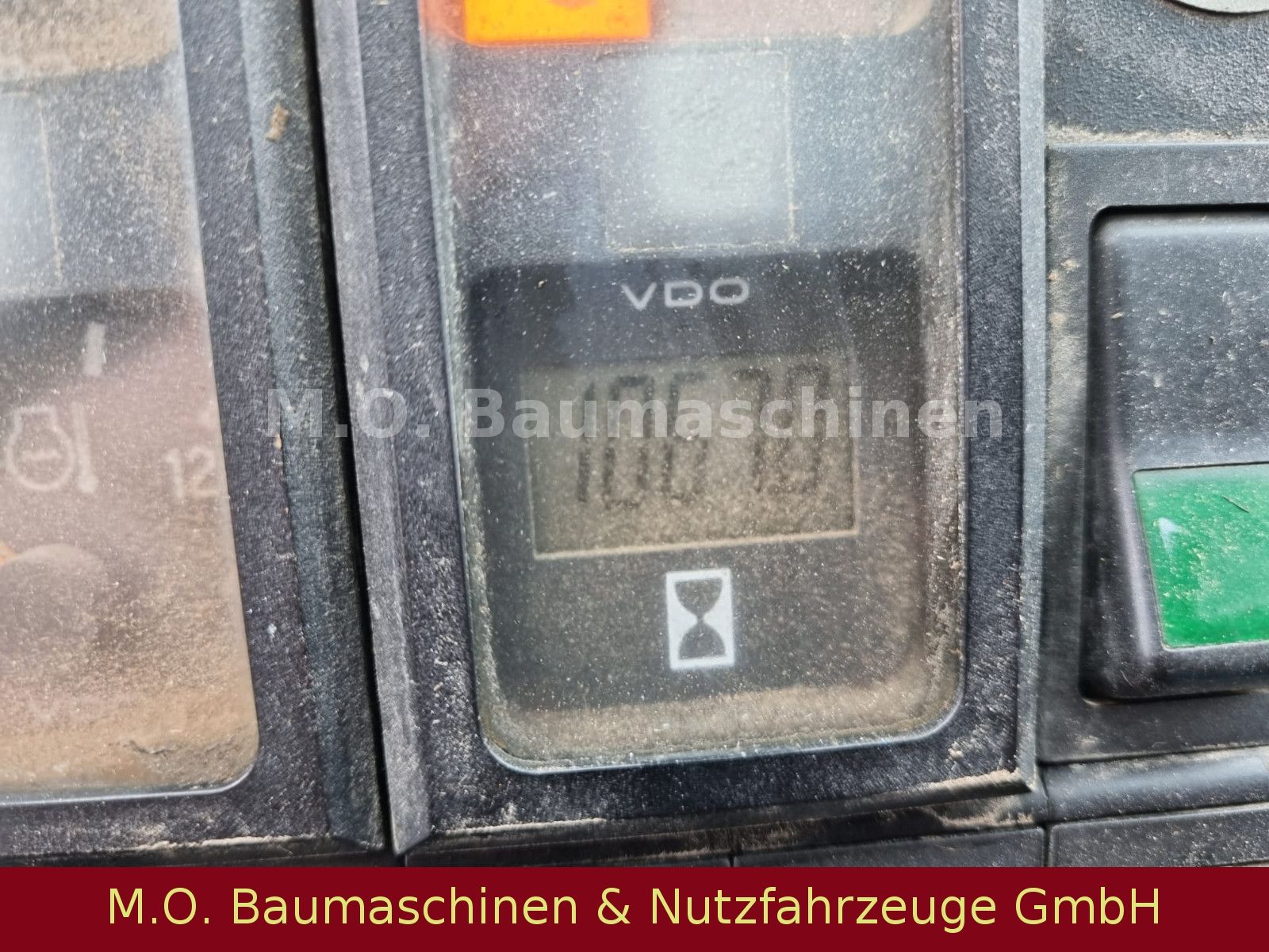 Fahrzeugabbildung Fuchs MHL 331 / ZSA / AC / Hochfahrbare Kabine /Magnet